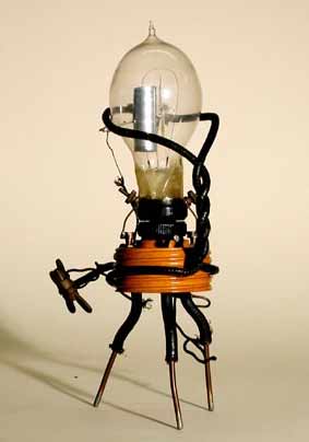一个弗莱明振荡阀原型的图像-使用在一些非常早期的古董无线电技术。