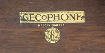 GECoPHONE BC2830上的BBC邮票上没有注册编号，只是提到它是在英国制造的