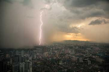 雷击是电流流动的一种令人印象深刻的表现