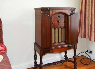 外部视图的11阀Philco 111 11阀超老式收音机或古董收音机推出于1931年