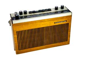 收音机的历史-一个1970年左右的坦伯格晶体管收音机的图像-这台老式收音机因其高质量的音频而受欢迎